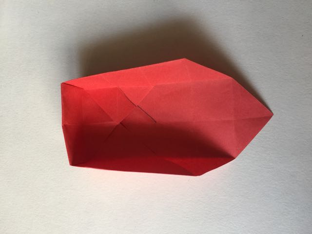 （纸盒系列三十五）心形盒折法 第8步
