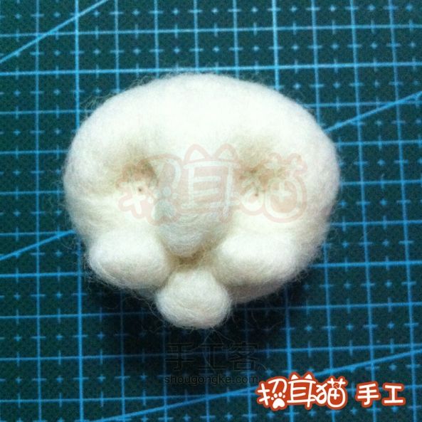 【招耳猫】羊毛毡教程之白色猫咪 第7步