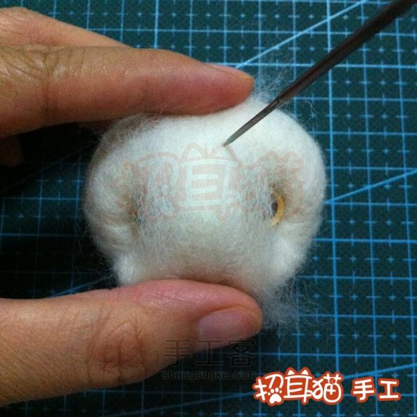 【招耳猫】羊毛毡教程之白色猫咪 第9步