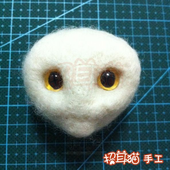 【招耳猫】羊毛毡教程之白色猫咪 第10步