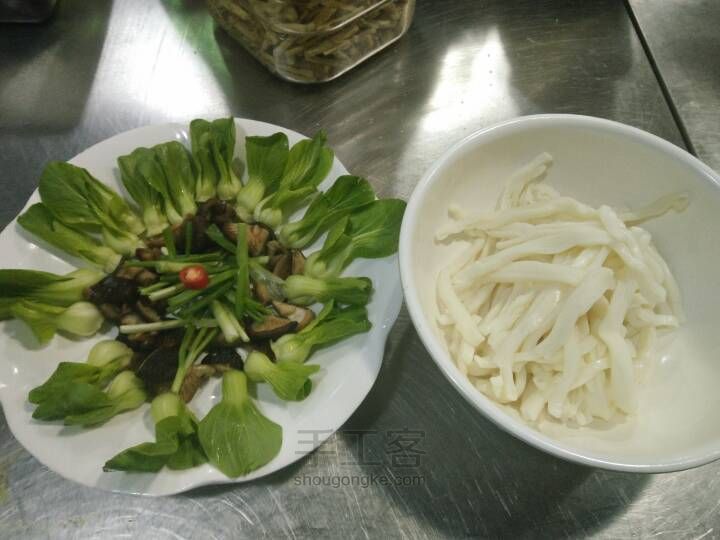 素食主义【冬菇菜心】 第1步