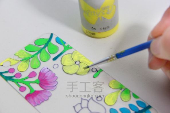 巧用涂色书DIY手机壳 第11步