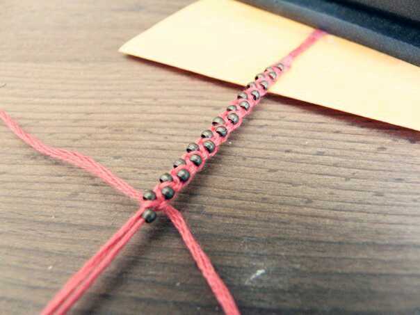 一款简单的串珠平结手链 第4步