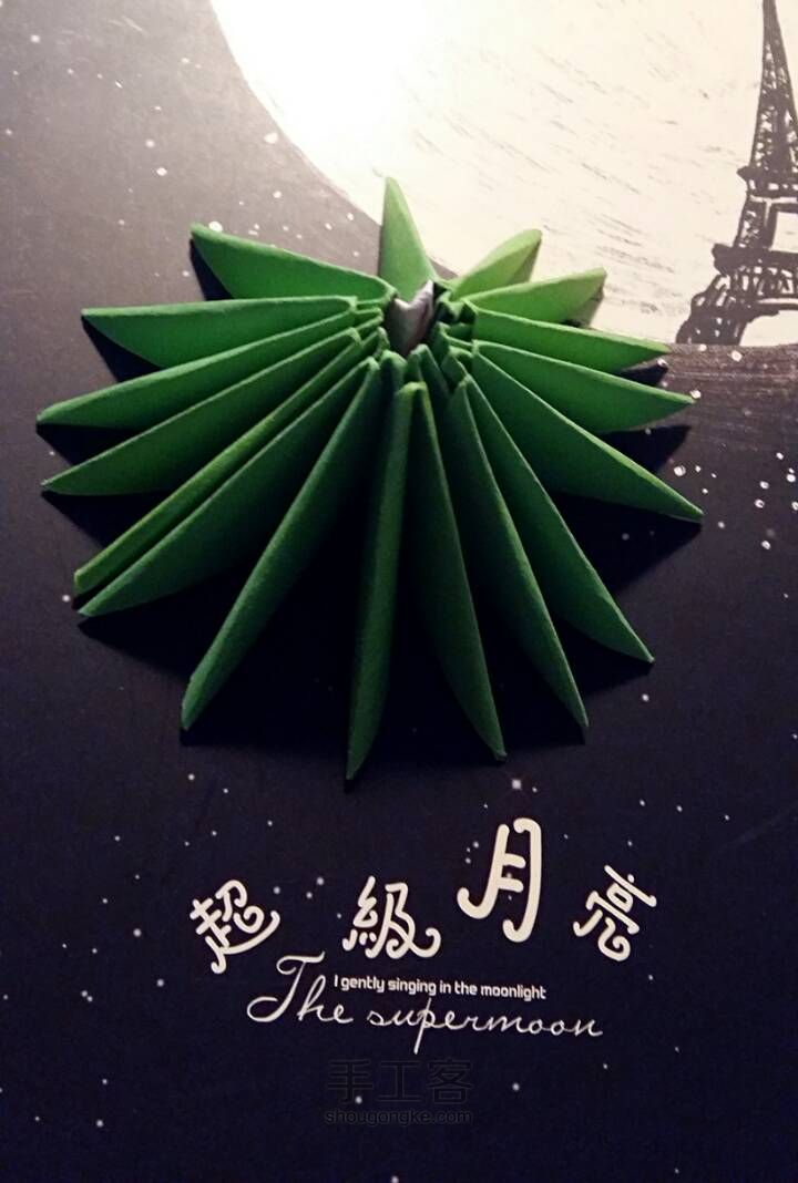 圣诞树三角插纸(๑•̀ㅂ•́)و✧ 第9步
