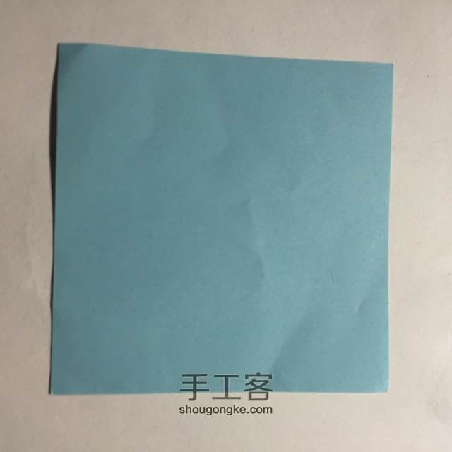 （纸盒系列四十八）一款正方形立体
盒子的折法 第1步