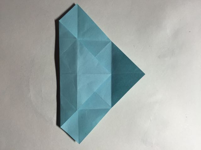 （纸盒系列四十八）一款正方形立体
盒子的折法 第5步