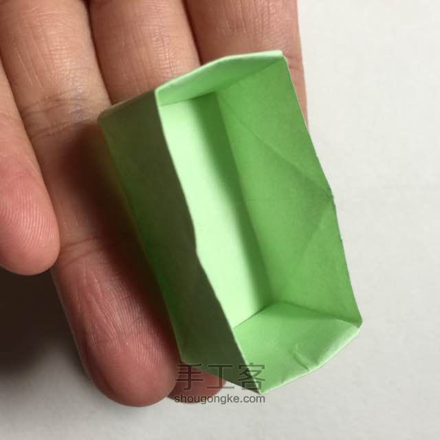 （纸盒系列五十）长方体纸盒折法 第16步