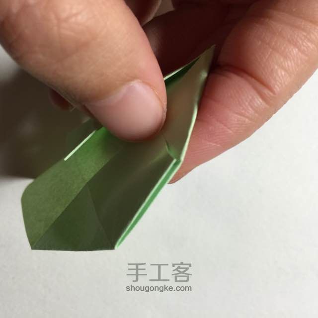 （纸盒系列五十）长方体纸盒折法 第10步