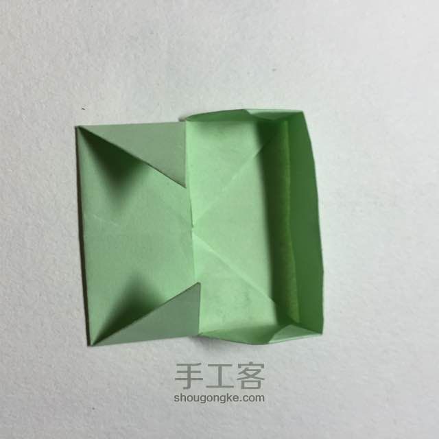（纸盒系列五十）长方体纸盒折法 第28步