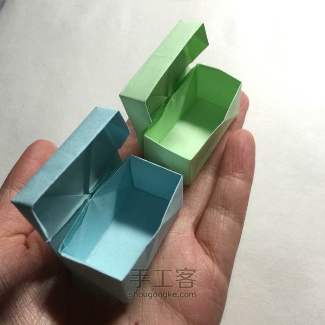（纸盒系列五十）长方体纸盒折法 第31步