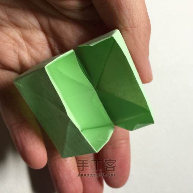 （纸盒系列五十）长方体纸盒折法 第30步