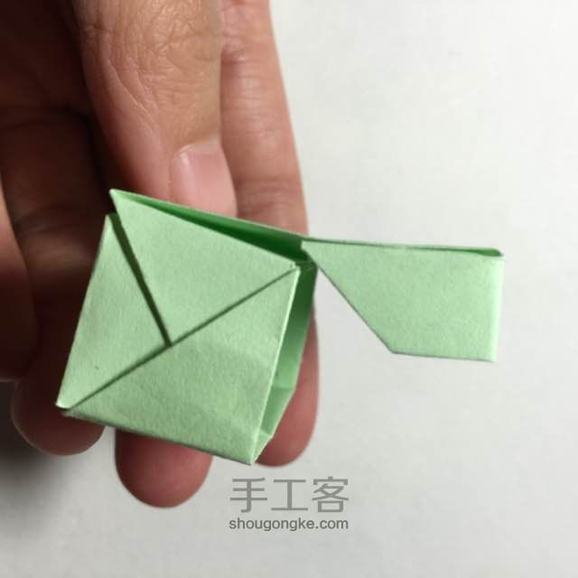 （纸盒系列五十）长方体纸盒折法 第29步