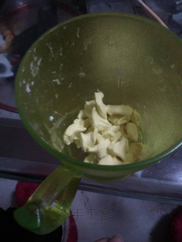 奶油黏土制作。 第1步