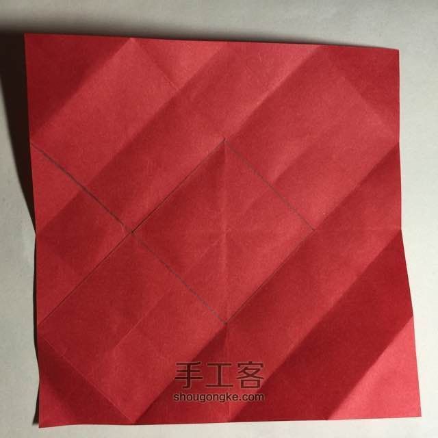（纸盒系列五十一）一款简单立方纸盒的折法 第7步
