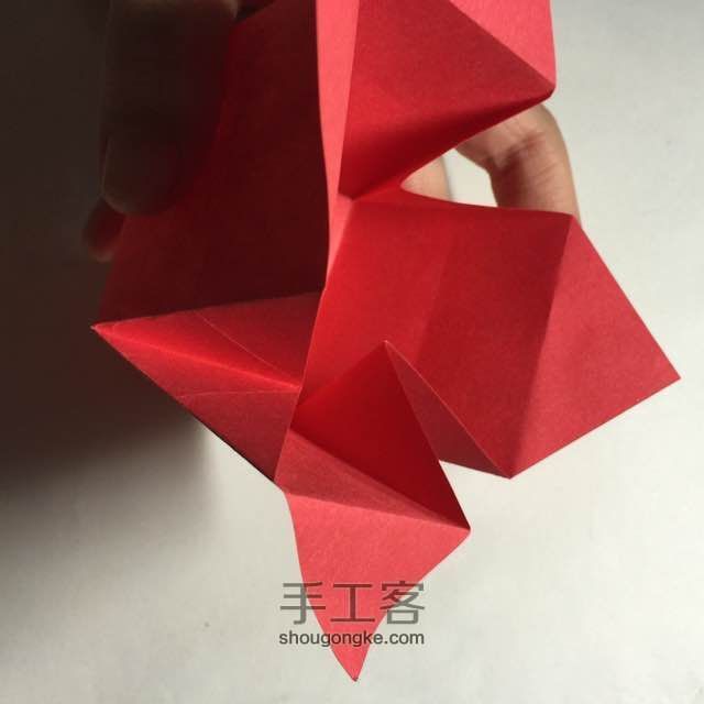 （纸盒系列五十一）一款简单立方纸盒的折法 第9步