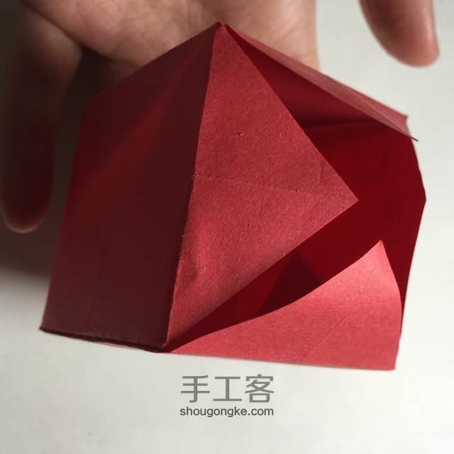 （纸盒系列五十一）一款简单立方纸盒的折法 第11步