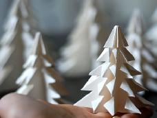 🎄圣诞树，悬挂着的亮点，很容易给人留下深刻的印象。