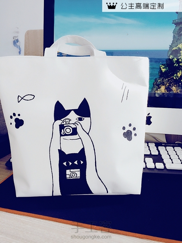 【公主の皇冠】纯手绘猫咪帆布袋。网络参考的图片，升级设计，环保布包。
猫咪说：嘘~ 别动~ 我在拍你.. 第2张