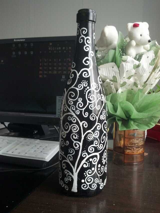 手绘 玻璃瓶   香槟瓶 酒瓶子，黑白配。 第9步