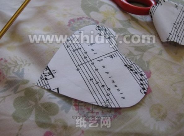 简单手工纸玫瑰【转载】 第1步