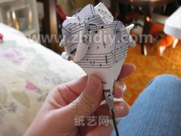简单手工纸玫瑰【转载】 第4步