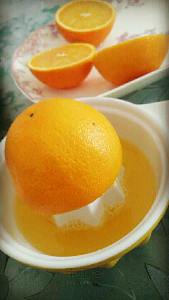 超简单的鲜橙汁哦～～ 第4步