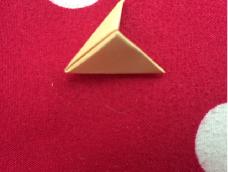 三角插折纸有各种不可思议的组合，这里讲一下最基本的单位三角插的折法