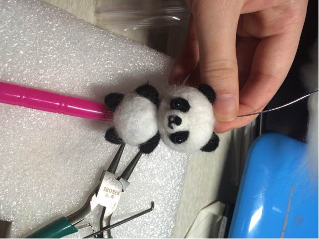 初级羊毛毡小熊猫教程 第24步