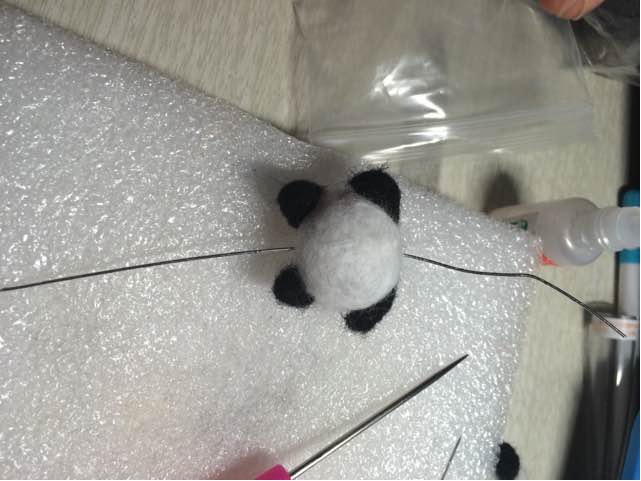 初级羊毛毡小熊猫教程 第22步