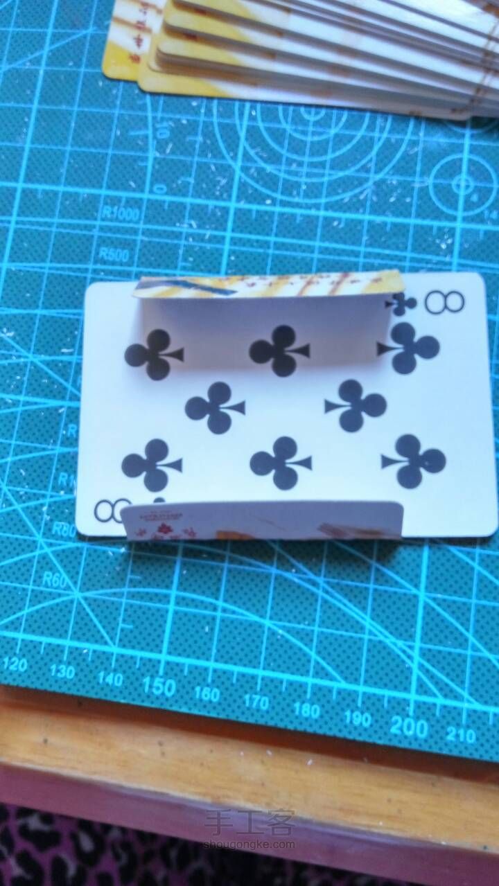 用扑克牌做一个简易的收纳盒 第2步