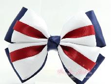相信很多美妞都喜欢海军风的蝴蝶结。今天这款是我最近刚设计的 大家一起来做一下吧
