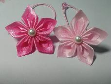 丝带制作出的粉色桃花，颜色可以自由搭配，粉粉嫩嫩的，很适合小萝莉和软妹子们