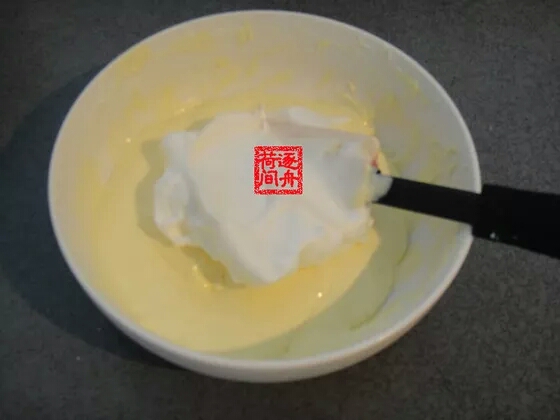 酸奶轻乳酪蛋糕（转） 第12步