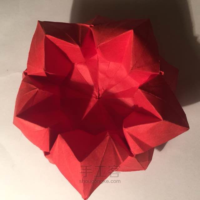 （纸花系列四十三）组合玫瑰的折法 第24步