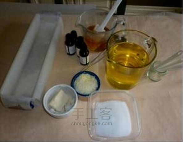 手工皂制作图解——深度滋养洗发皂（冷制法） 第1步