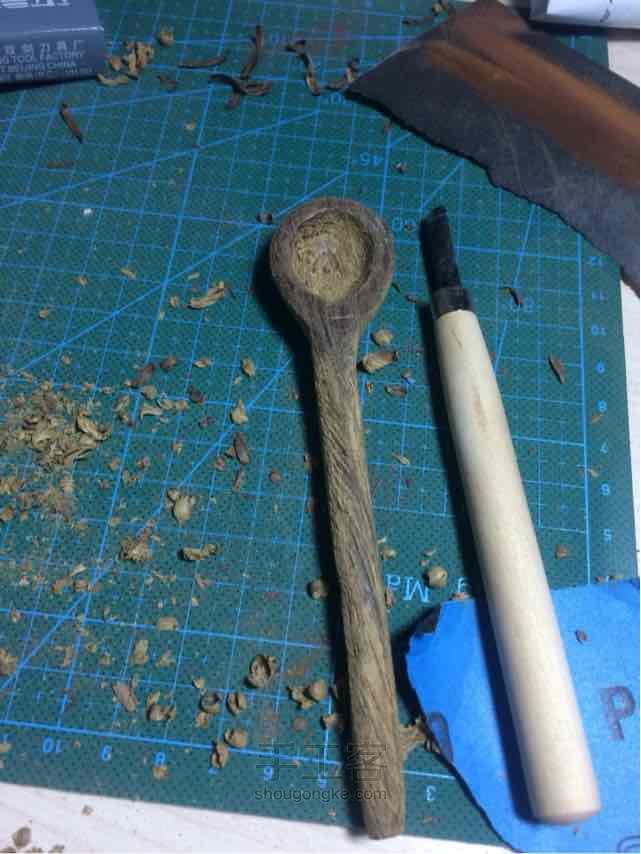 如何手工做一把木勺子 第2步