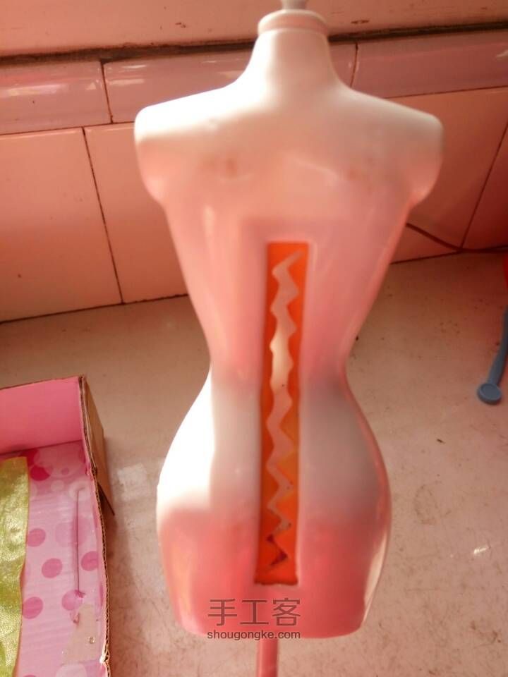 芭比娃娃晚礼服 第3步