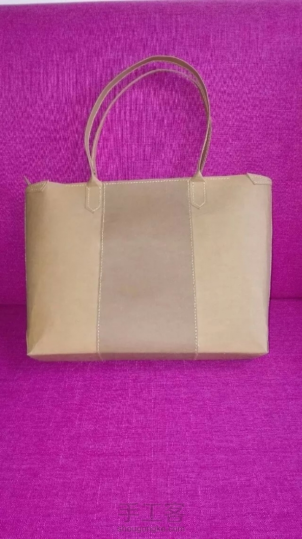 皮料价格太贵，没舍得动手，用水洗牛皮纸做了个。外形大概差不多吧。 第2张