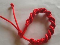 一款很简单的红绳编法，一学就会