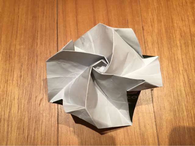 花萼一体的佐藤玫瑰折纸教程 第27步