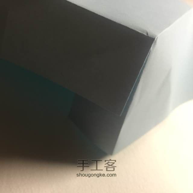 （纸盒系列八十一）牛奶盒折法 第9步
