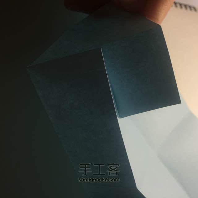 （纸盒系列八十一）牛奶盒折法 第8步