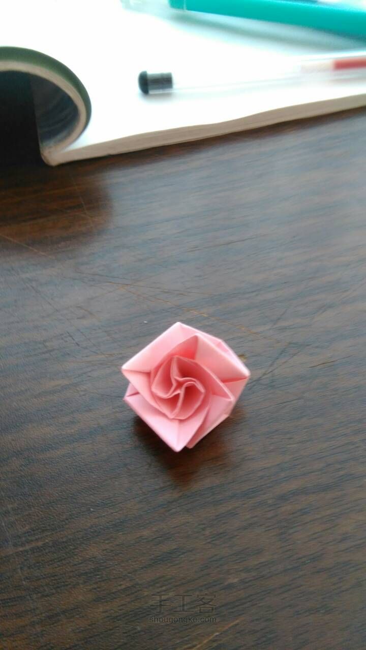 螺旋玫瑰的折法 第1步