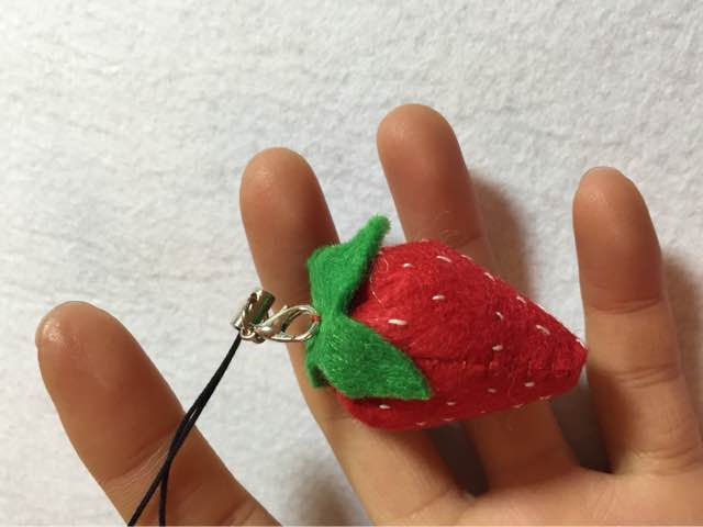 可爱草莓挂件 第8步
