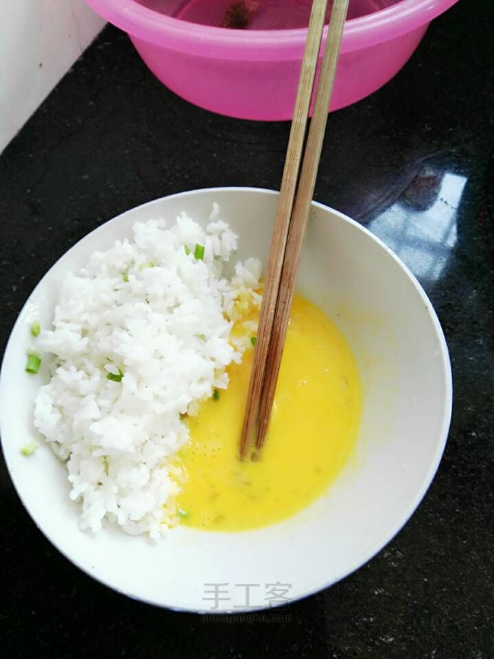 鸡蛋剩饭饼 第2步