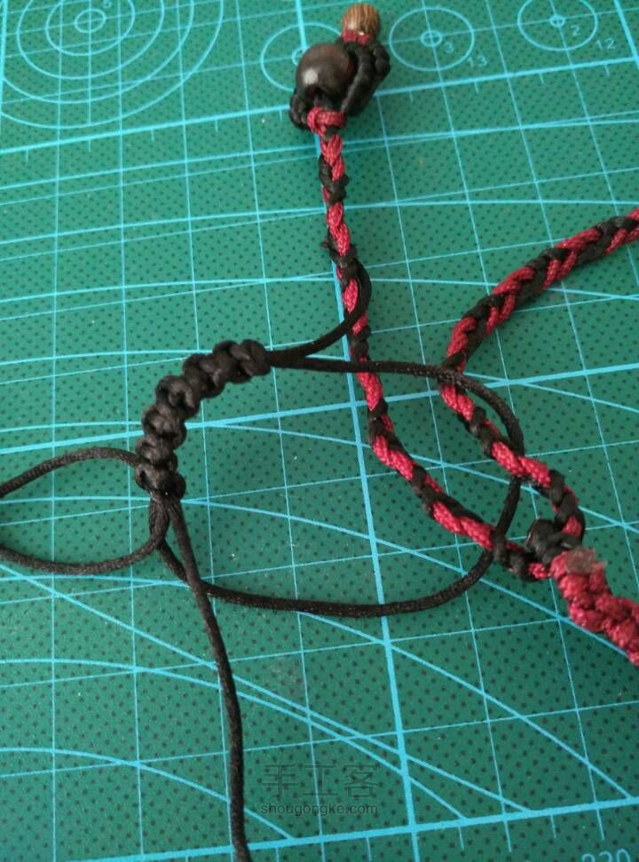 红与黑手绳~  （学习教程） 第16步