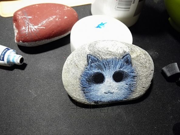 【赖大宝】原创手绘石头  圆眼猫 第4步