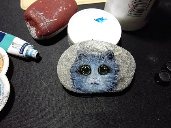【赖大宝】原创手绘石头  圆眼猫 第5步