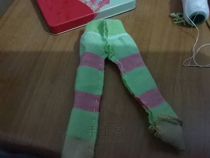 （猫咪手作）本喵教你用袜子给娃娃做一套睡衣 第23步