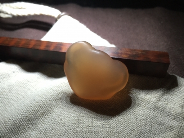 青鱼石雕刻
网上的一个造型，自己尝试制作了下。
长命锁？吉祥草？如意？灵芝？ 第1张